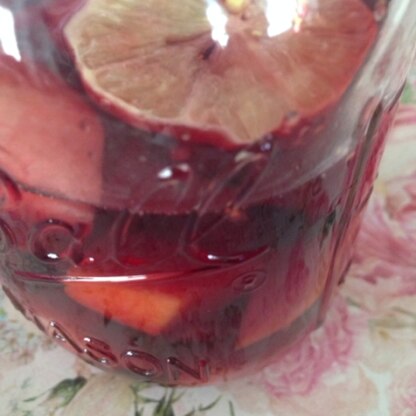 お家にあった果物の梨と柿も入れて作りました♡お安いワインが大変身〜！！とっても美味しかったのでリピ決定です♡レシピ有難う〜(*^^*)v